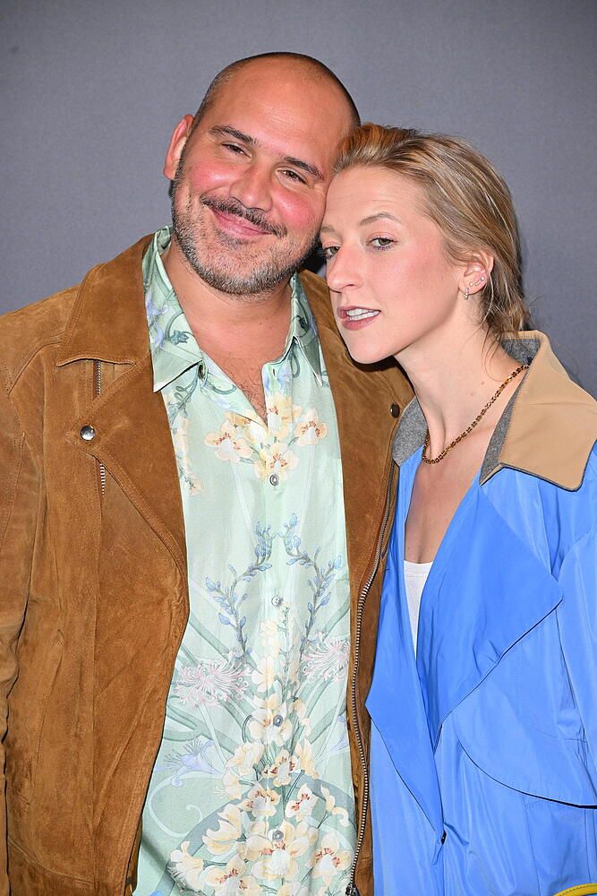 Wszyscy patrzyli tylko na Larę Gessler. Wparowała z mężem za rękę. PRZEPIĘKNA