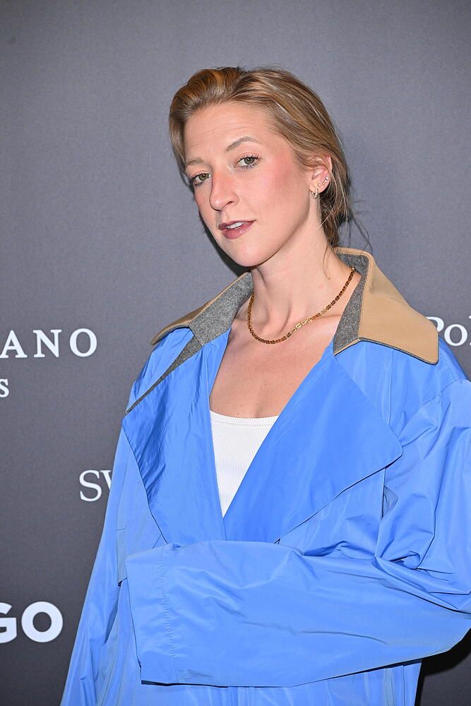 Wszyscy patrzyli tylko na Larę Gessler. Wparowała z mężem za rękę. PRZEPIĘKNA