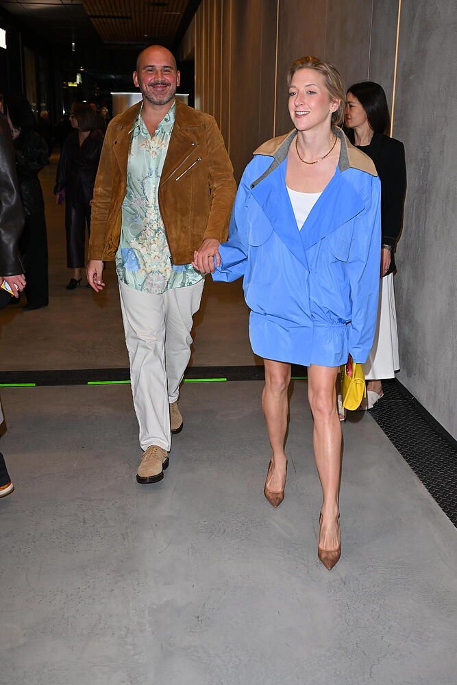 Wszyscy patrzyli tylko na Larę Gessler. Wparowała z mężem za rękę. PRZEPIĘKNA