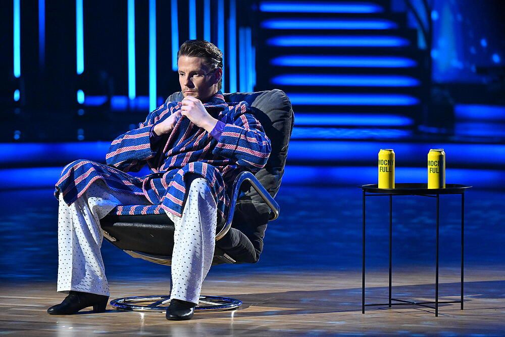 Na parkiet nagle wparowali mężczyźni, a Fabijański tańczył niewzruszony. Tego nie pokazali w telewizji