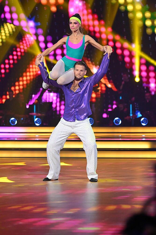 Na parkiet nagle wparowali mężczyźni, a Fabijański tańczył niewzruszony. Tego nie pokazali w telewizji