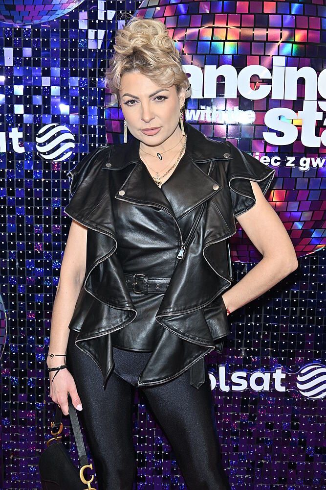 Rockowy pazur i błysk fleszy. Stylizacja Magdy Narożnej przyciąga spojrzenia