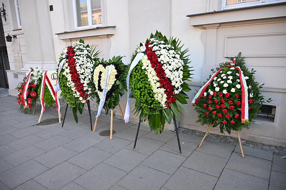 Prezydent Karol Nawrocki oddał hołd Jackowi Magierze. Kadry z pogrzebu obiegły sieć