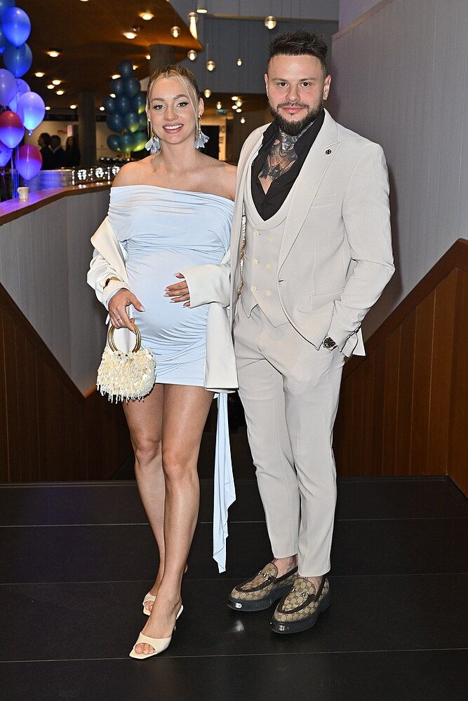 Ona zaraz rodzi! Polska gwiazda na gali pokazała duży brzuszek! Pięknie wyglądała 