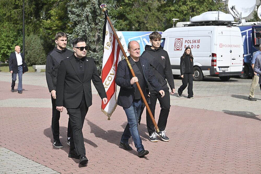 Pogrzeb Jana Frycza. Tłumy żegnają aktora