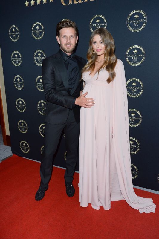 To z nią Królikowski pojawił się na rozprawie rozwodowej z Opozdą. Atmosfera od razu zgęstniała