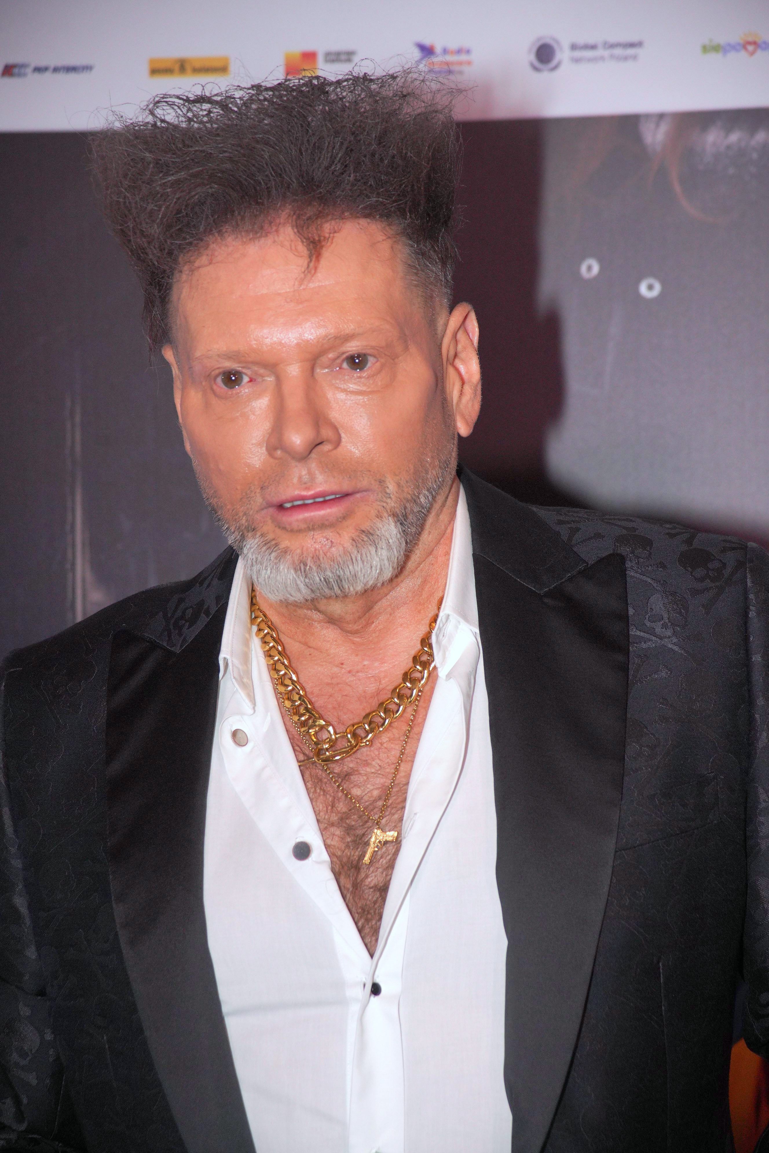  Tajemniczy oszust w kręgach władzy. Wstrząsający film dziennikarzy Gońca