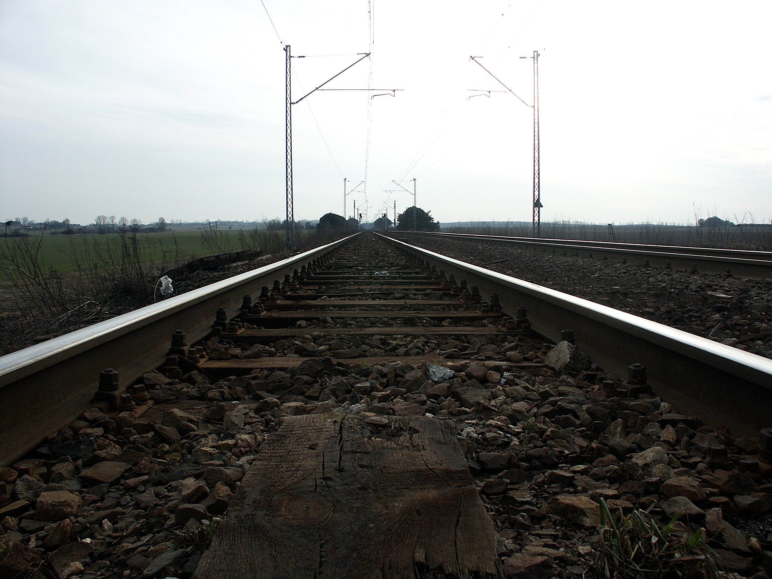 Policja ostrzega. Będą wzmożone patrole i kontrole na dworcach i torowiskach
