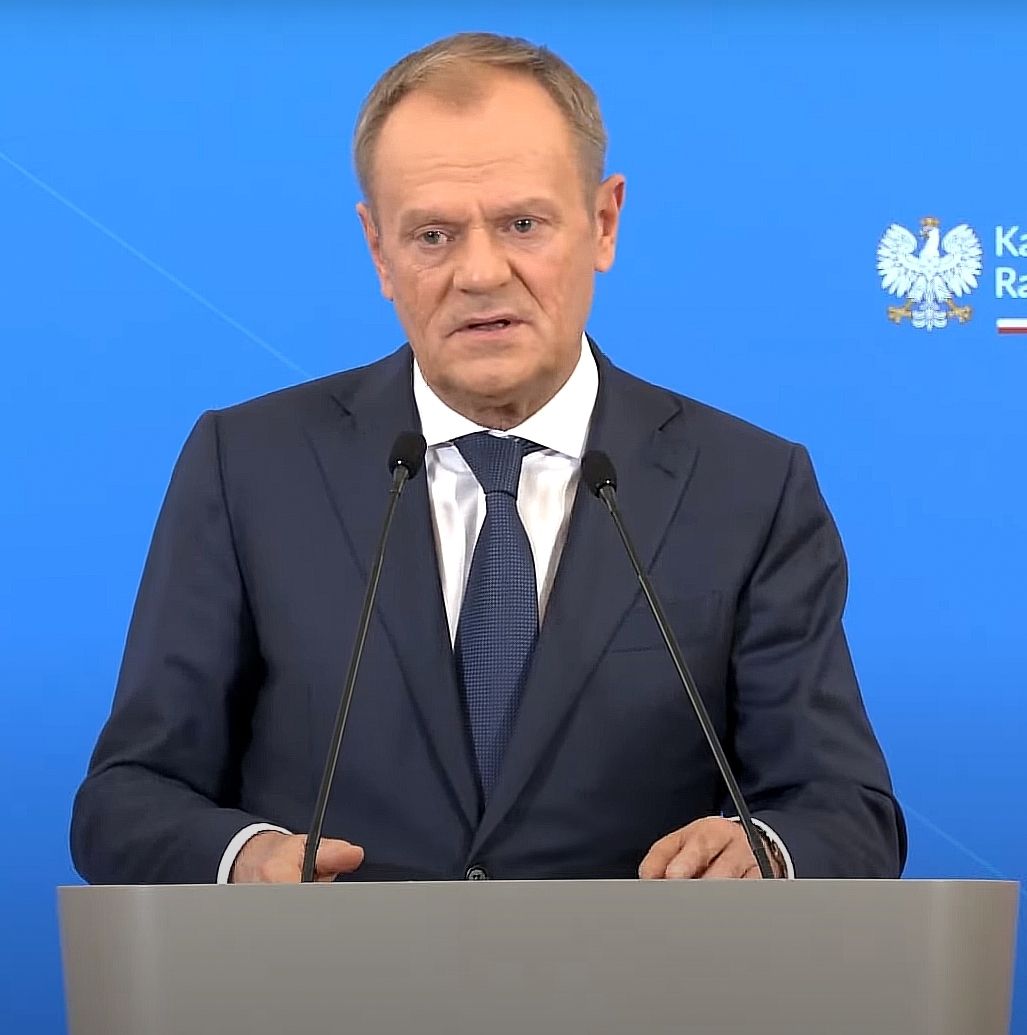 Donald Tusk zakpił z TV Republika. Nie obyło się bez przytyku w kierunku Sakiewicza