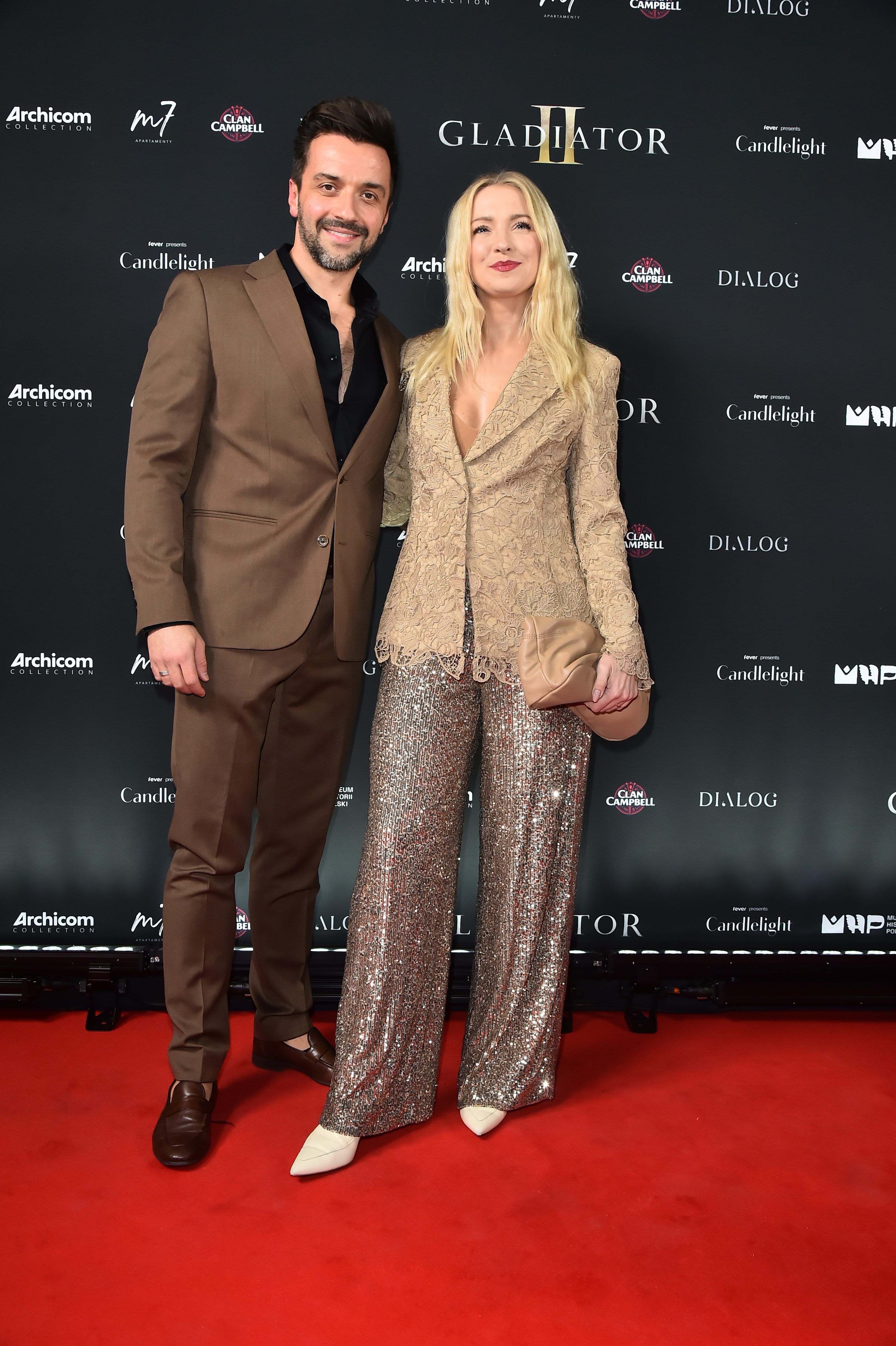 W środku nocy czarno-białe zdjęcie i wieści. Poruszenie u Kurdej-Szatan