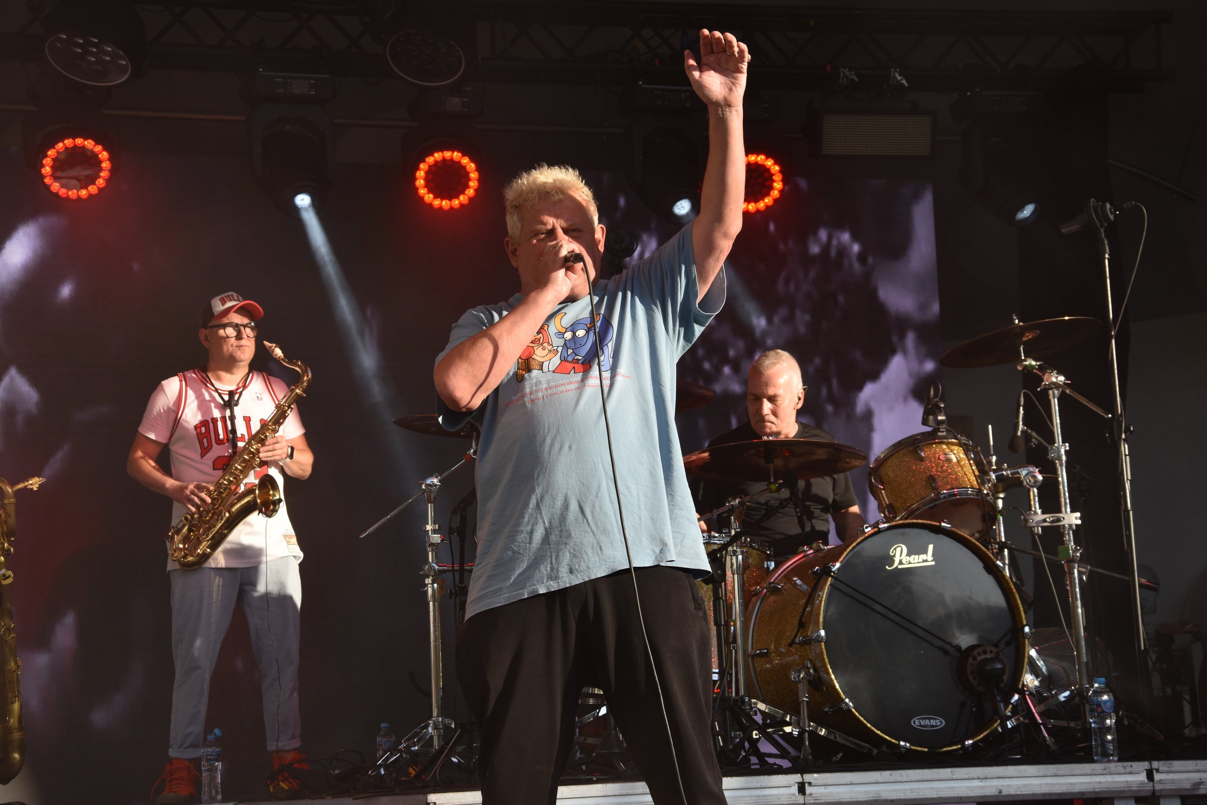 Kult zagrał bez Kazika na Teneryfie. Pusty mikrofon i hołd od fanów