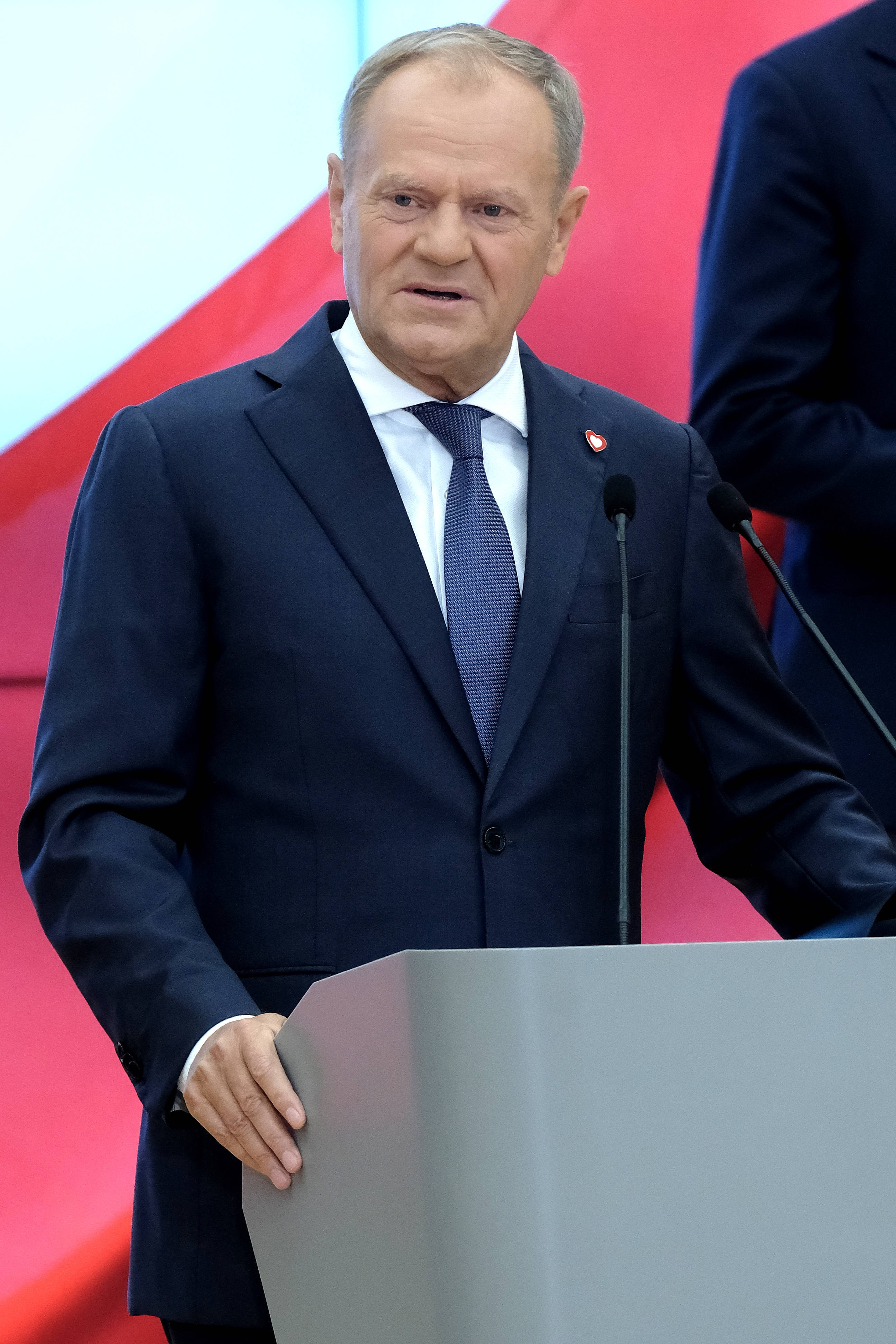 Już po zmroku Donald Tusk zabrał głos. Zakończył rekonstrukcję jeszcze jednym akcentem