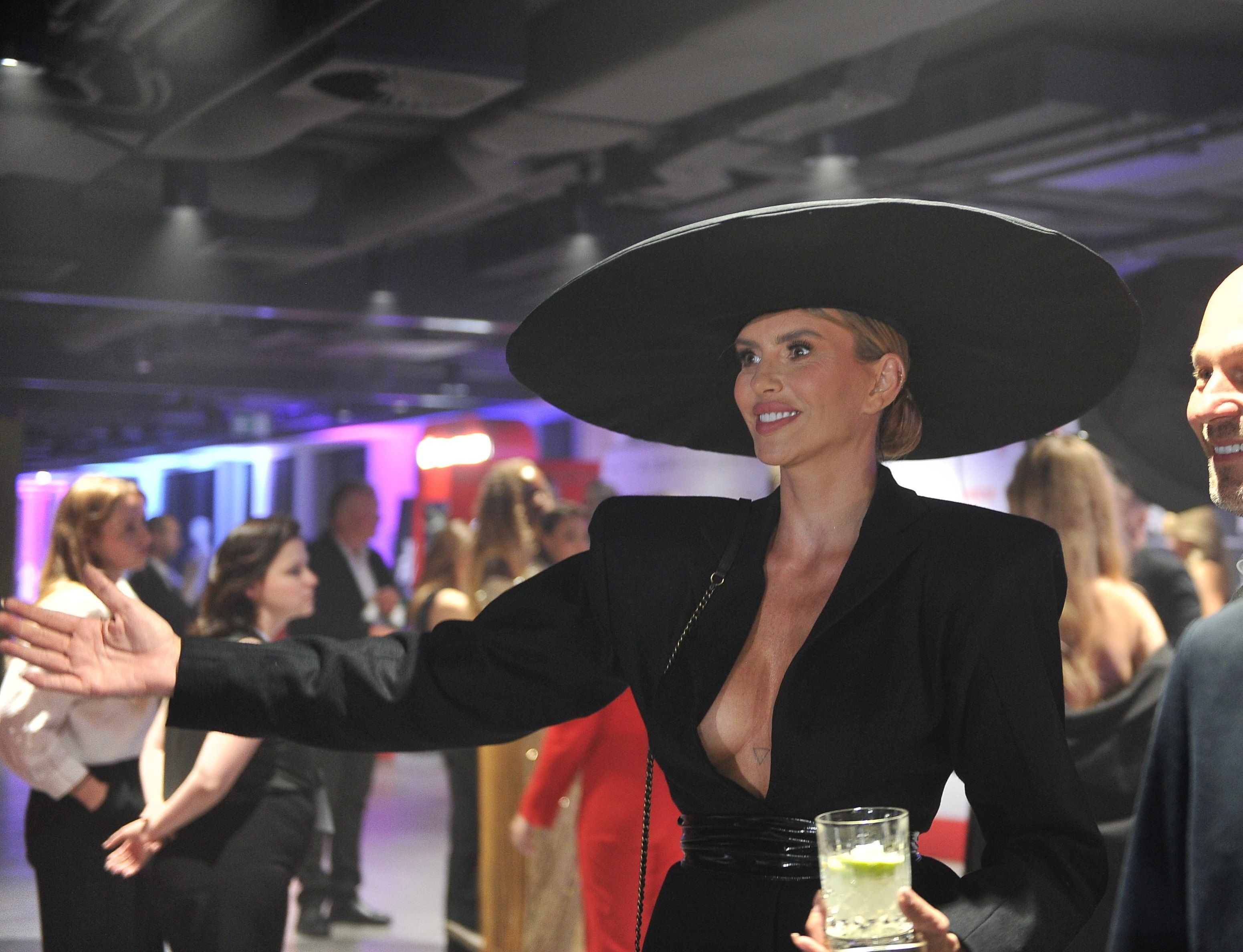 Czułe uściski na lotnisku. Przyłapano Goździalską z nowym partnerem. Ale sceny