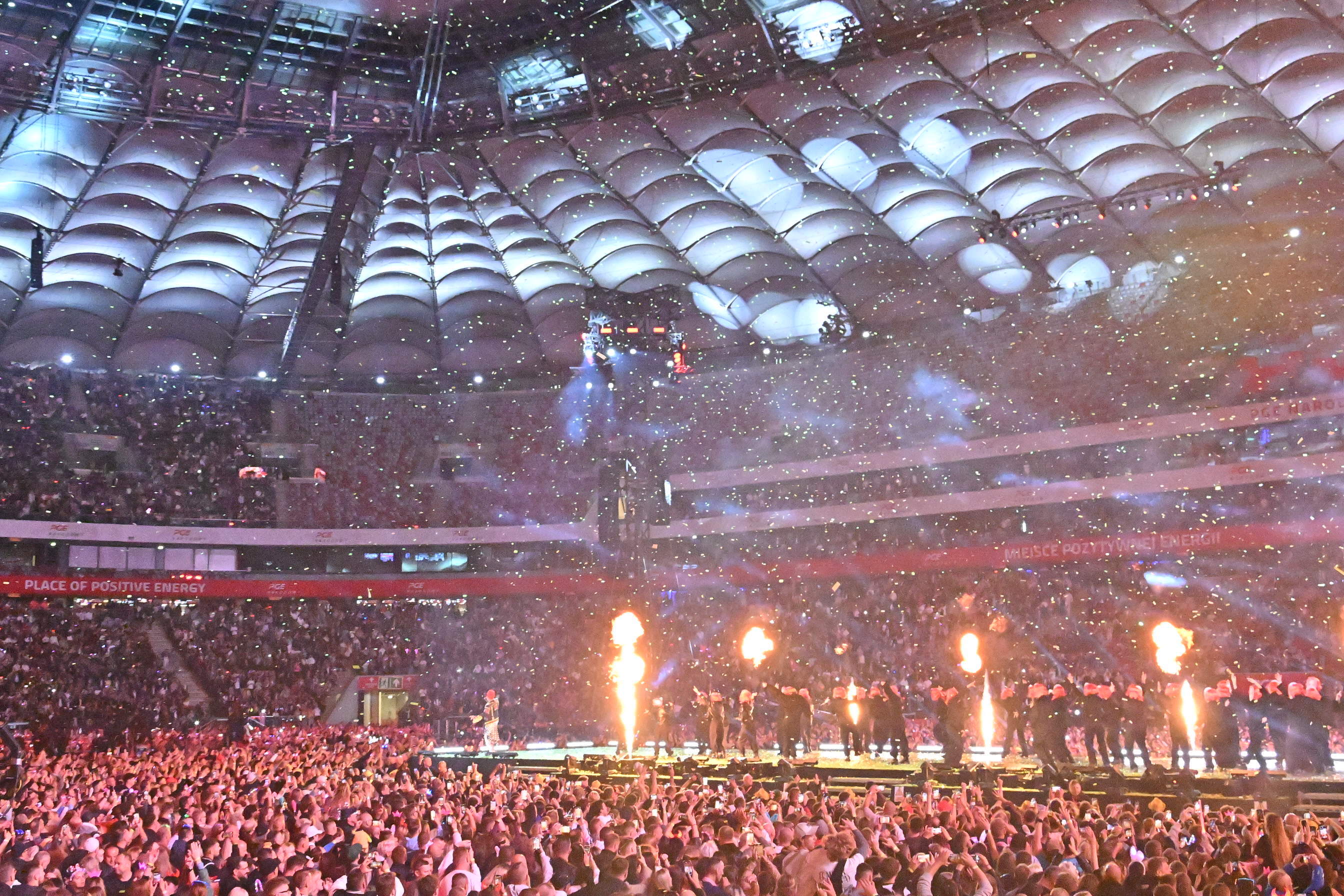 Rok temu ogłosiła rozstanie, a teraz to. Doda zaskoczyła publiczność "Roztańczonego PGE Narodowego"