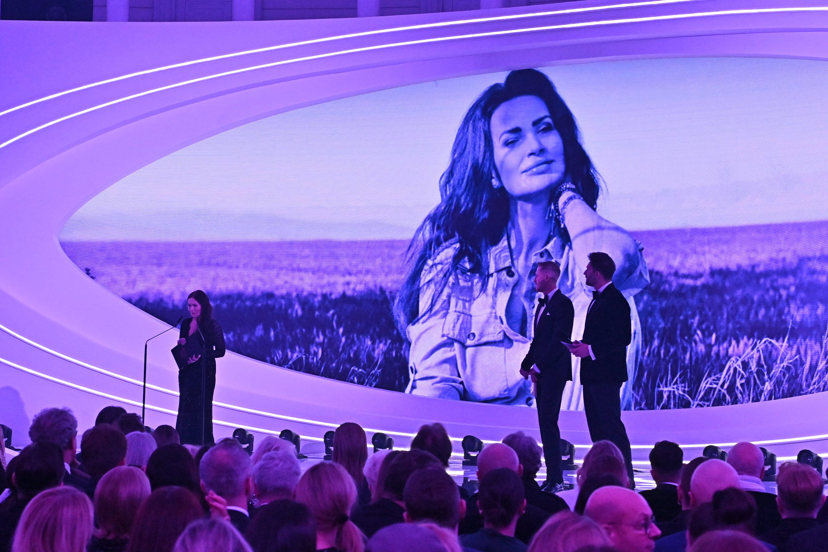 Pożegnanie Agnieszki Maciąg na gali VIVA! PEOPLE POWER. Wzruszający gest