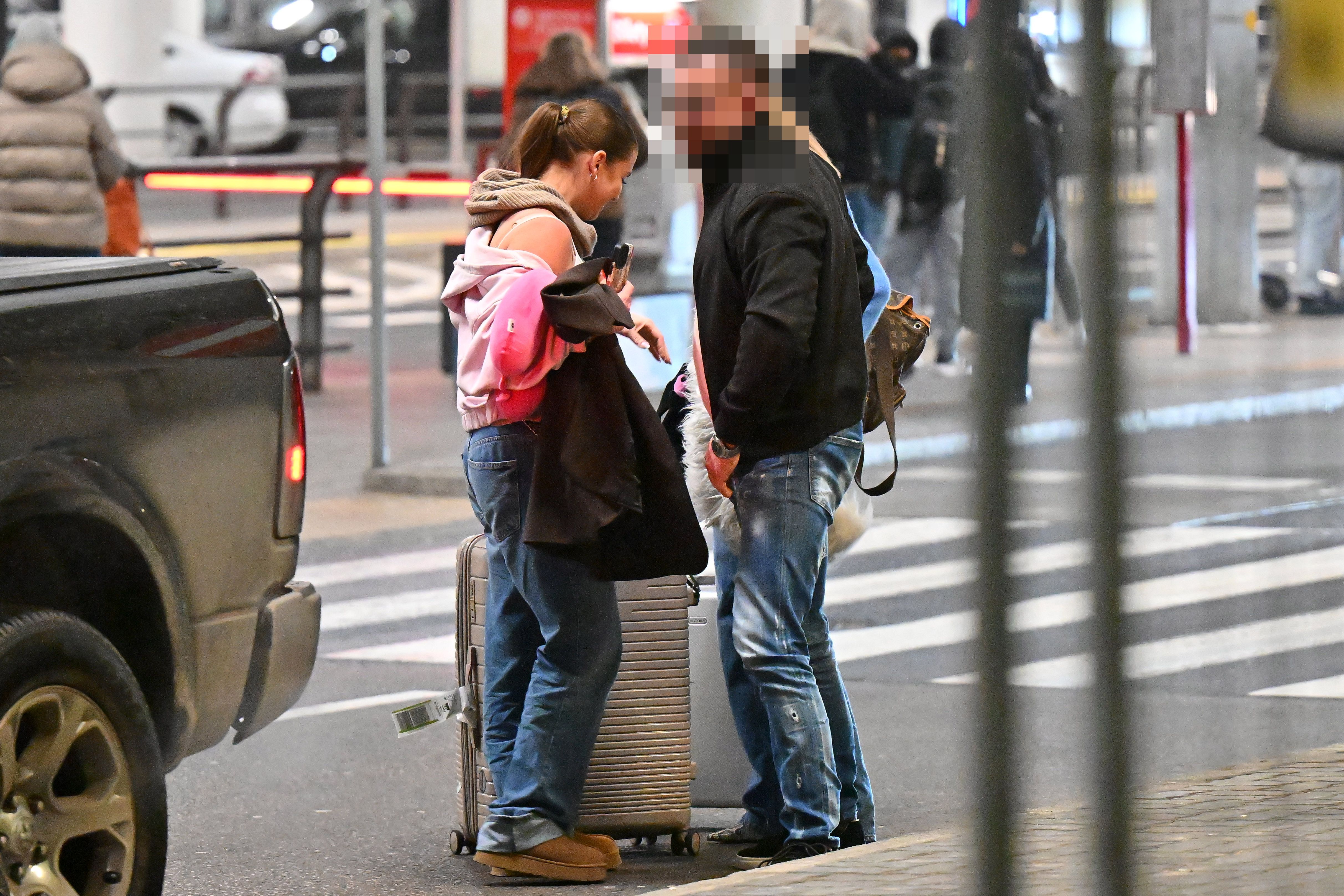 Czułe uściski na lotnisku. Przyłapano Goździalską z nowym partnerem. Ale sceny