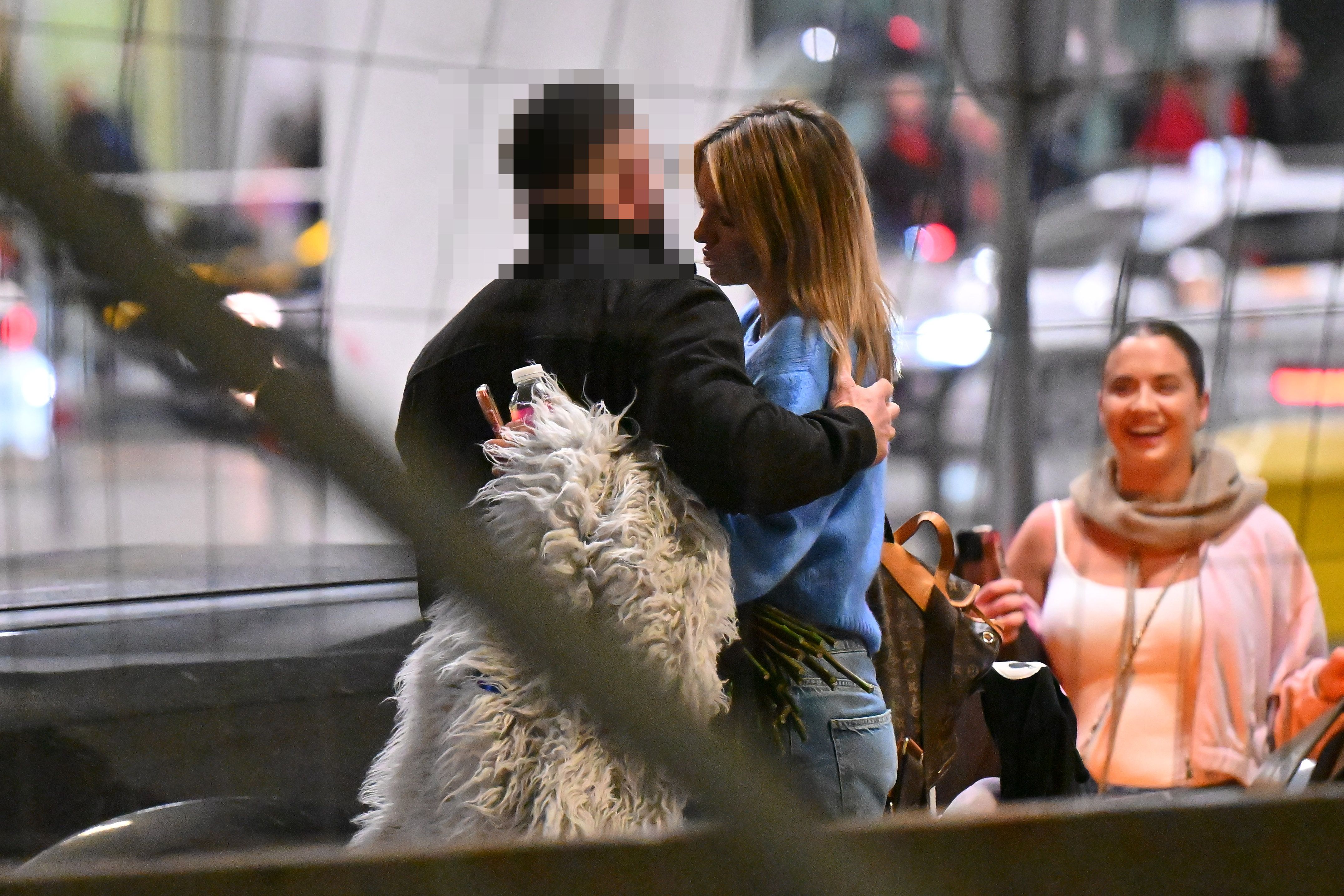 Czułe uściski na lotnisku. Przyłapano Goździalską z nowym partnerem. Ale sceny