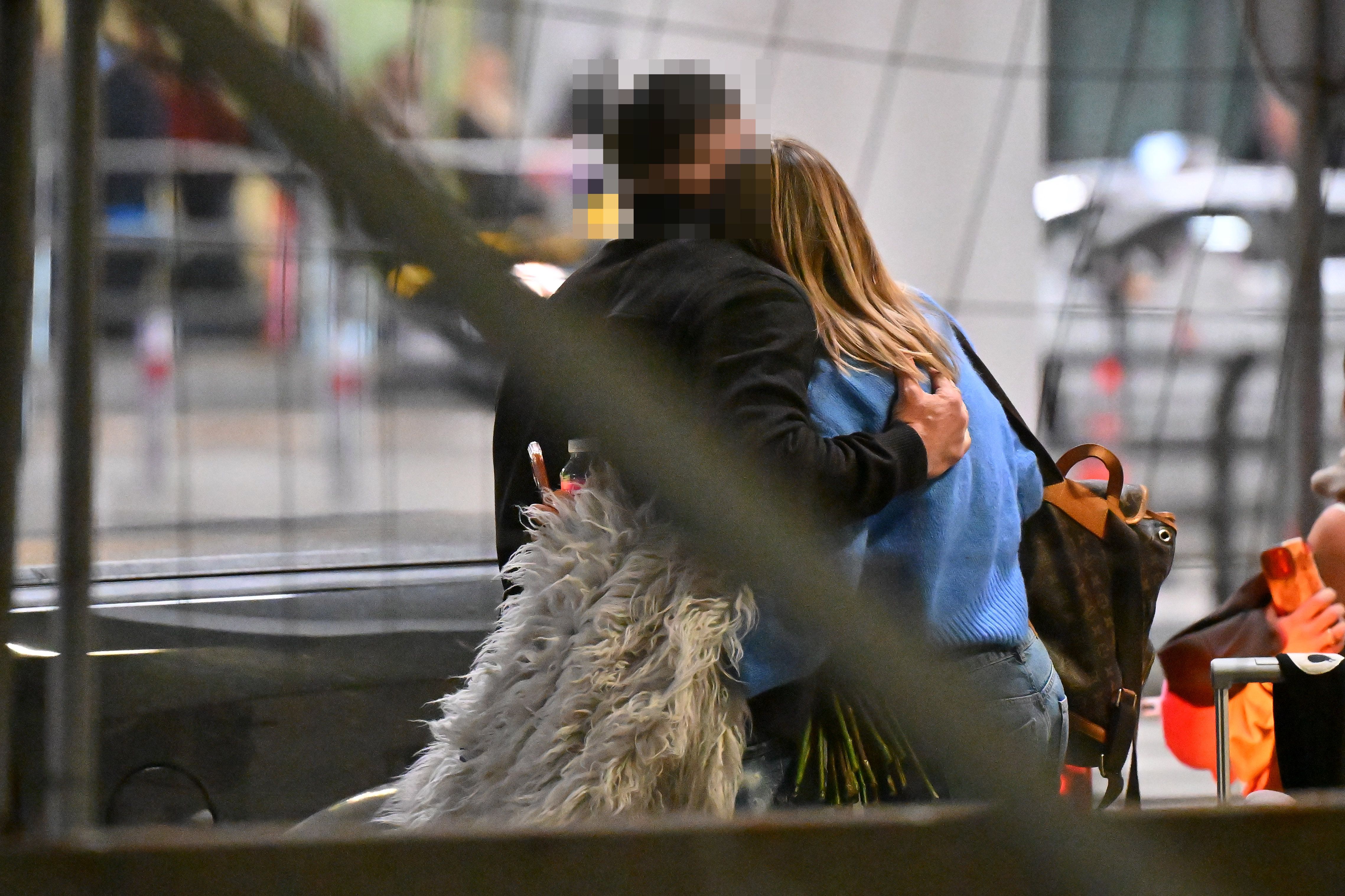 Czułe uściski na lotnisku. Przyłapano Goździalską z nowym partnerem. Ale sceny