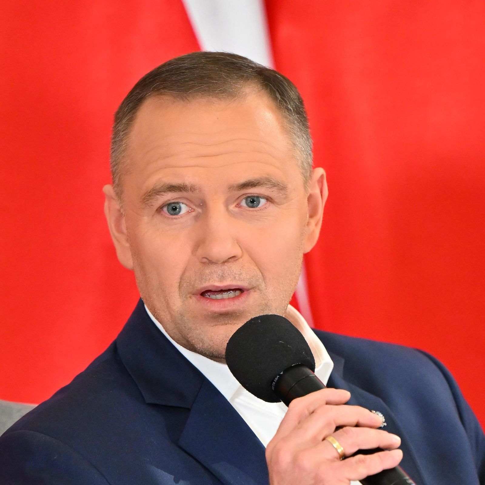 Zwrot ws. nominacji oficerskich. Tego oczekują od Nawrockiego
