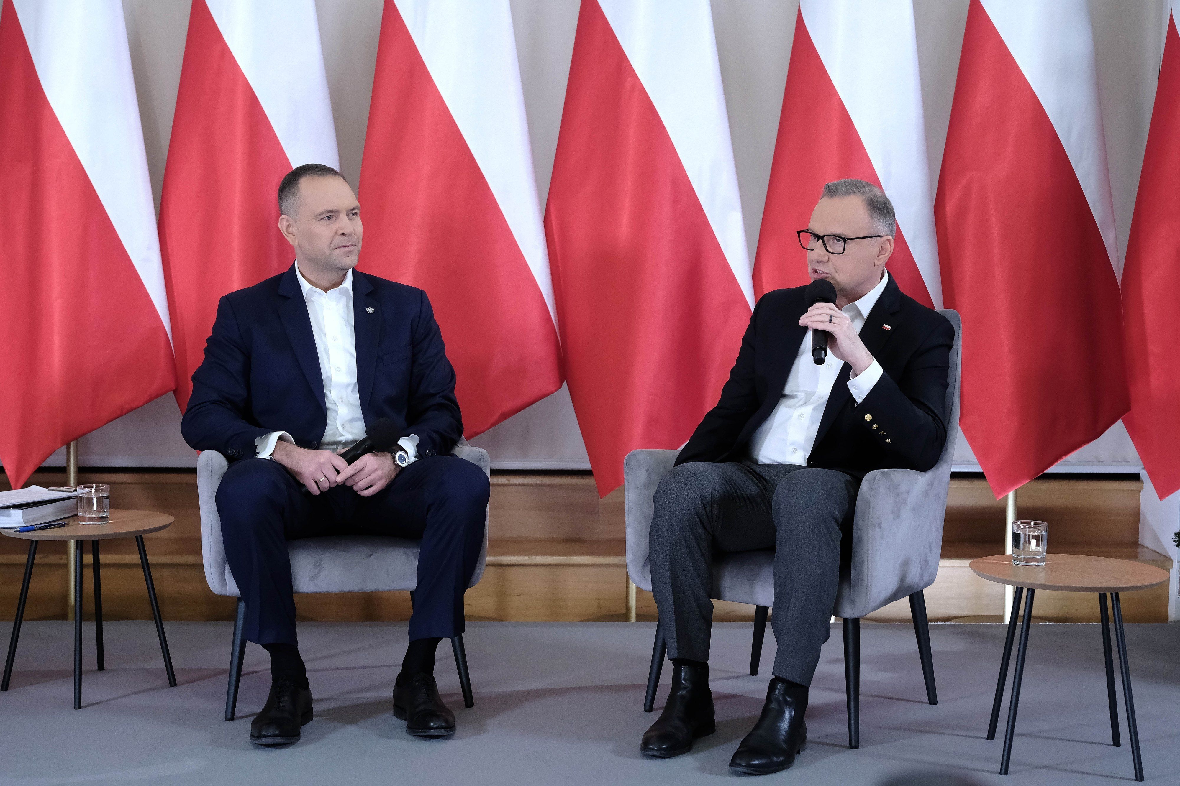 Tusk upomina Dudę i Nawrockiego. Pisze o godności