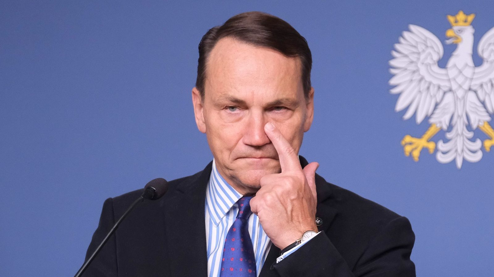 Nawrocki przemawiał na konferencji, gdy nagle rozległy się krzyki. Prezydent natychmiast zareagował