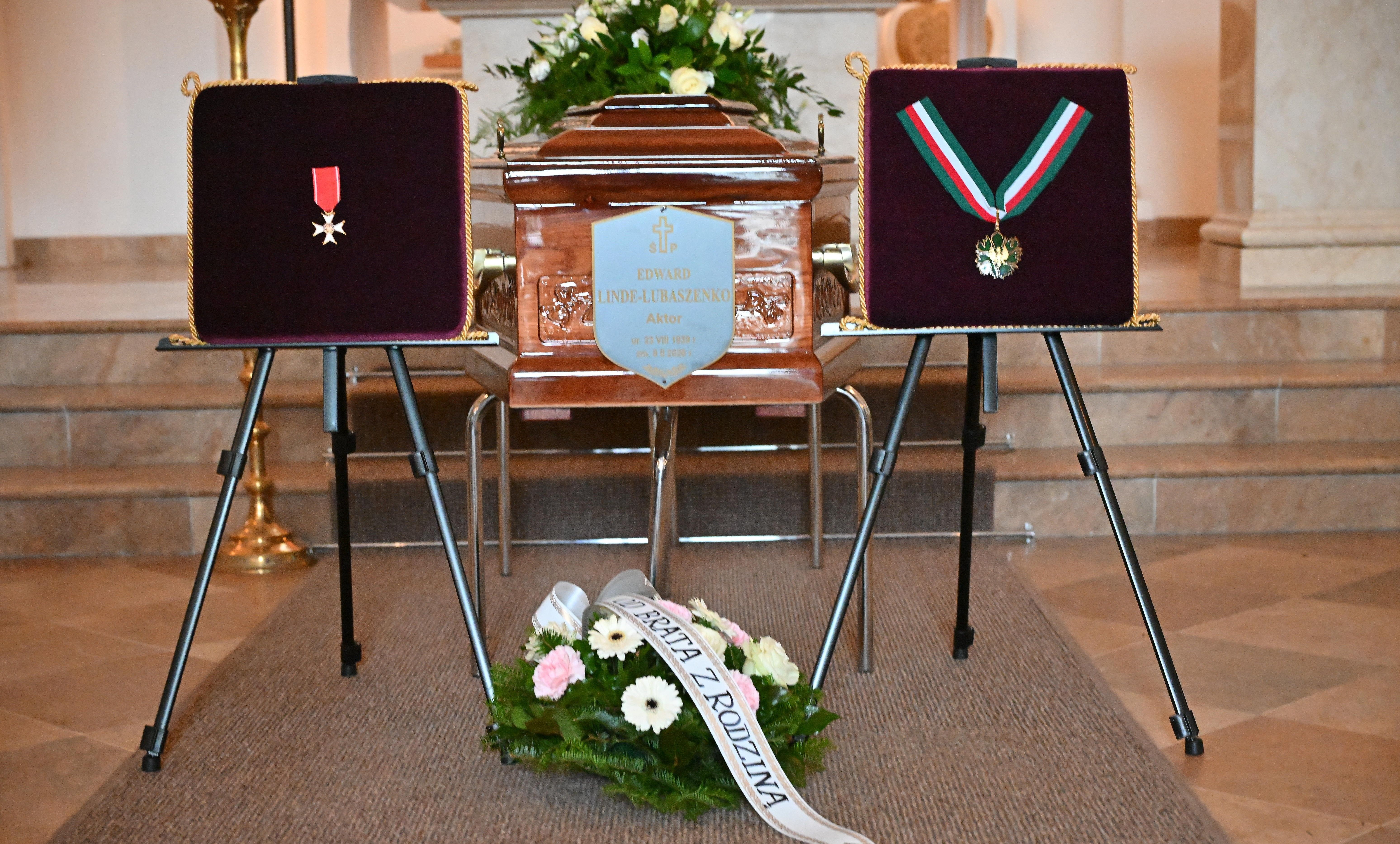 Olaf Lubaszenko żegna ojca. Przejmujące kadry obiegły sieć