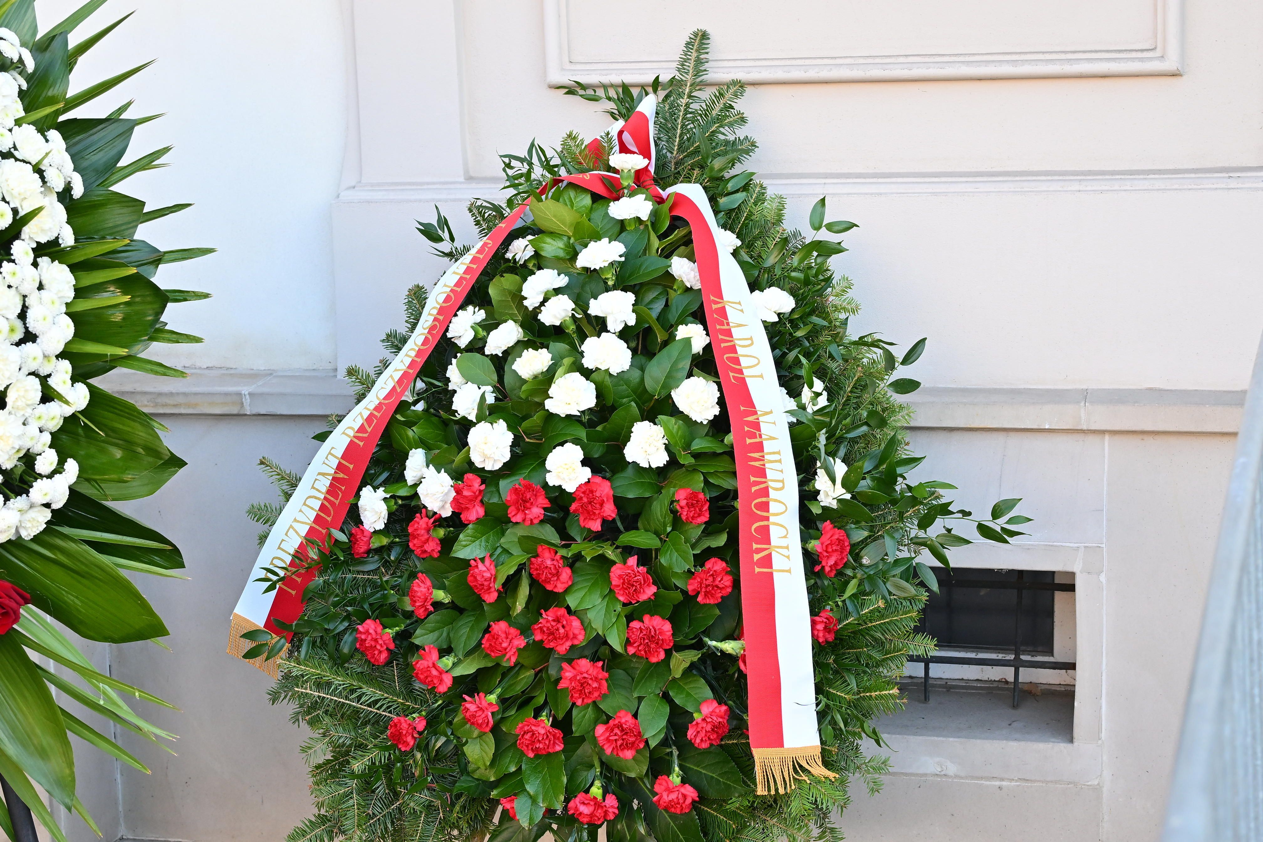 Prezydent Karol Nawrocki oddał hołd Jackowi Magierze. Kadry z pogrzebu obiegły sieć