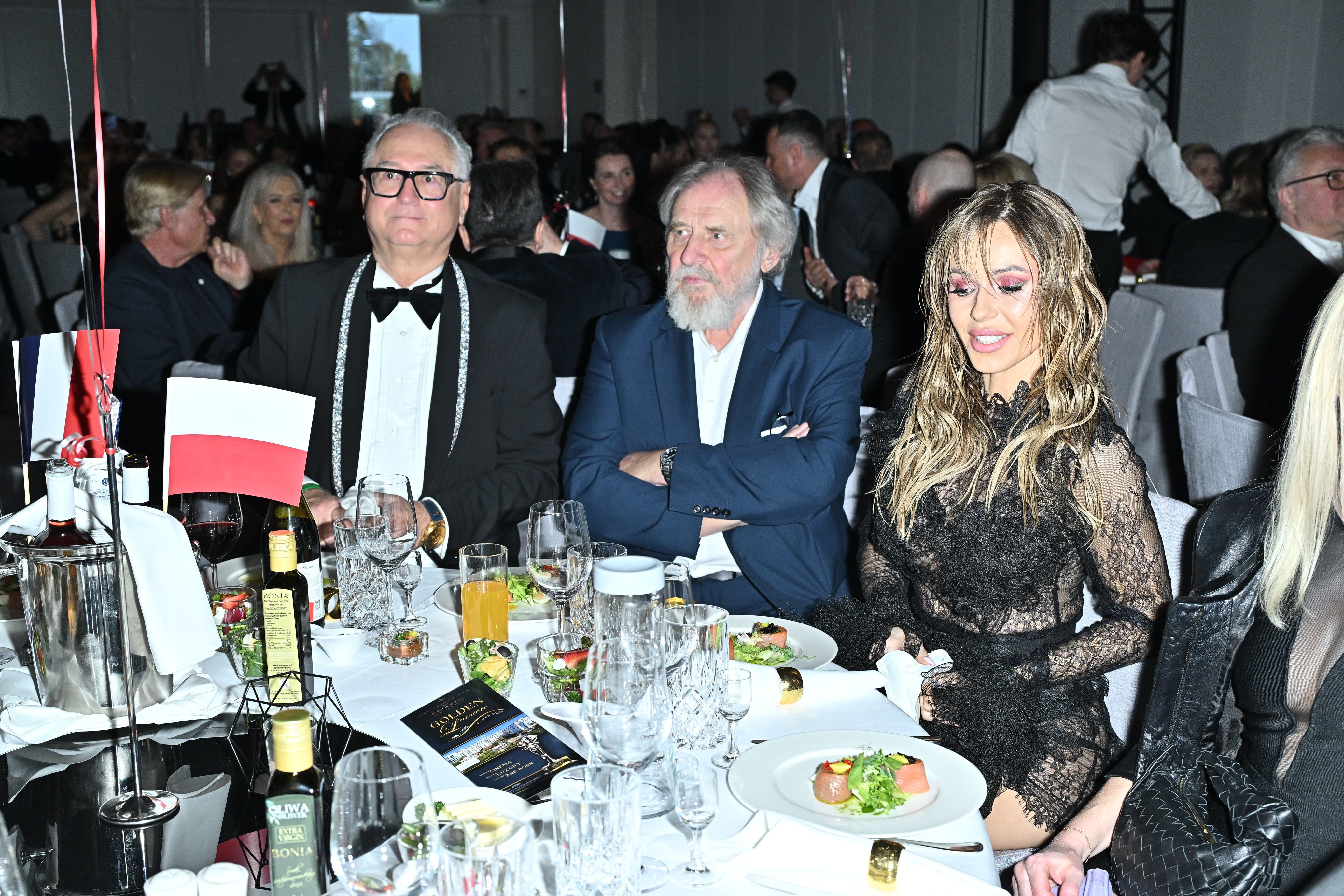 Gwiazdor disco polo pokazał nową fryzurę na gali. Bujna fryzura robi wrażenie