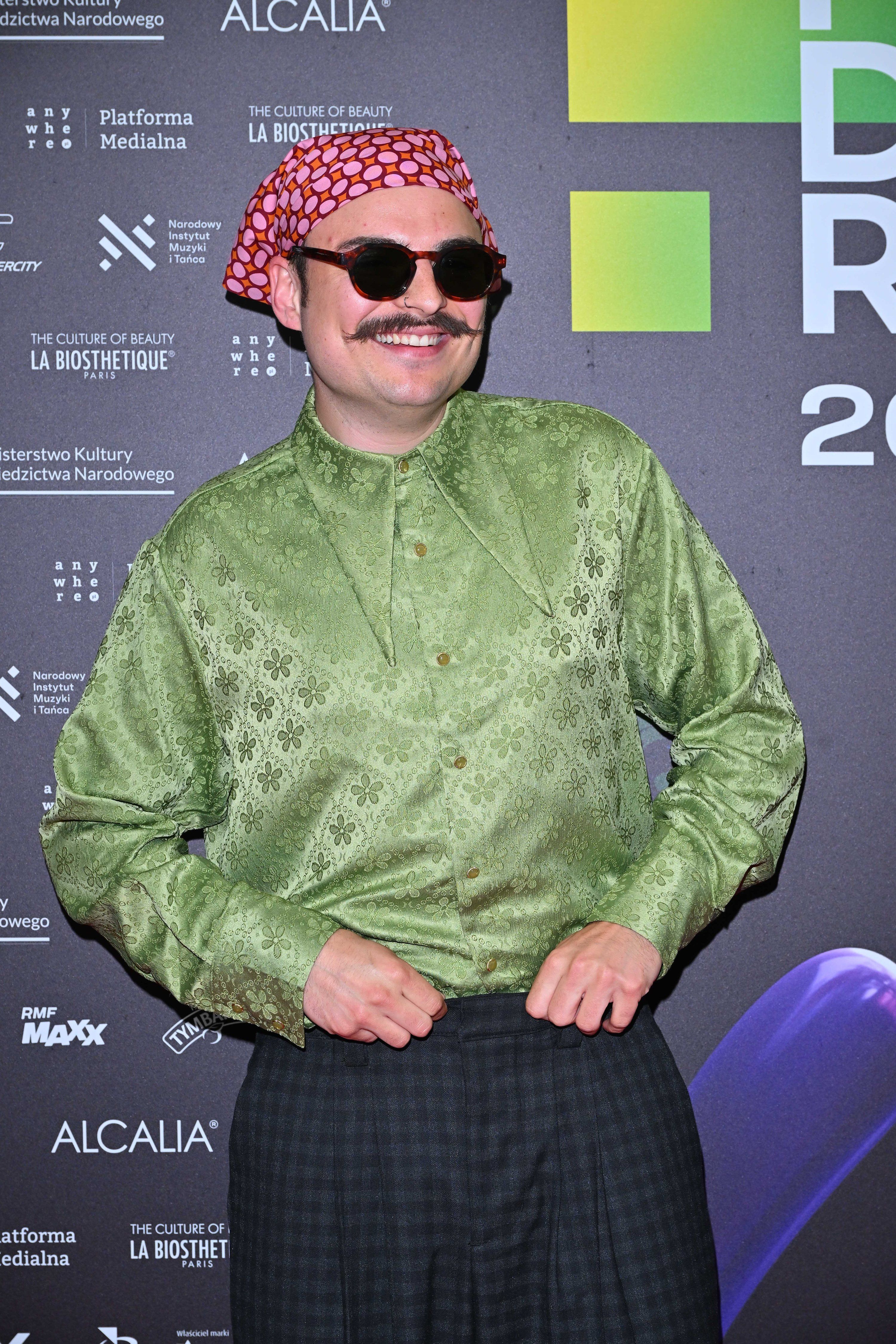 Politycy na czerwonym dywanie Fryderyków 2026. Niestandardowe stylizacje Trzaskowskiego i Cienkowskiej