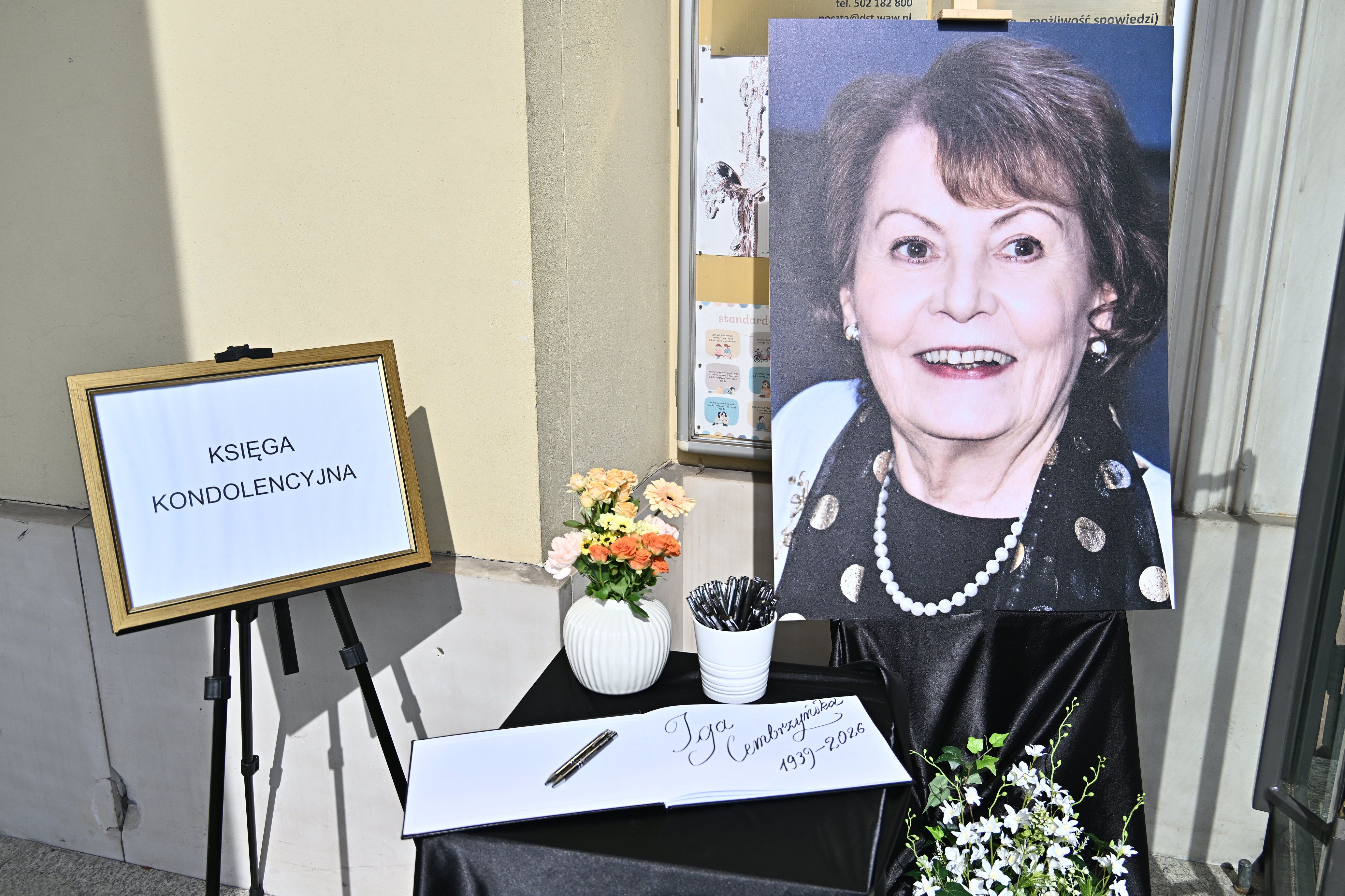 Pogrzeb Igi Cembrzyńskiej. Tłumy żegnają wybitną aktorkę