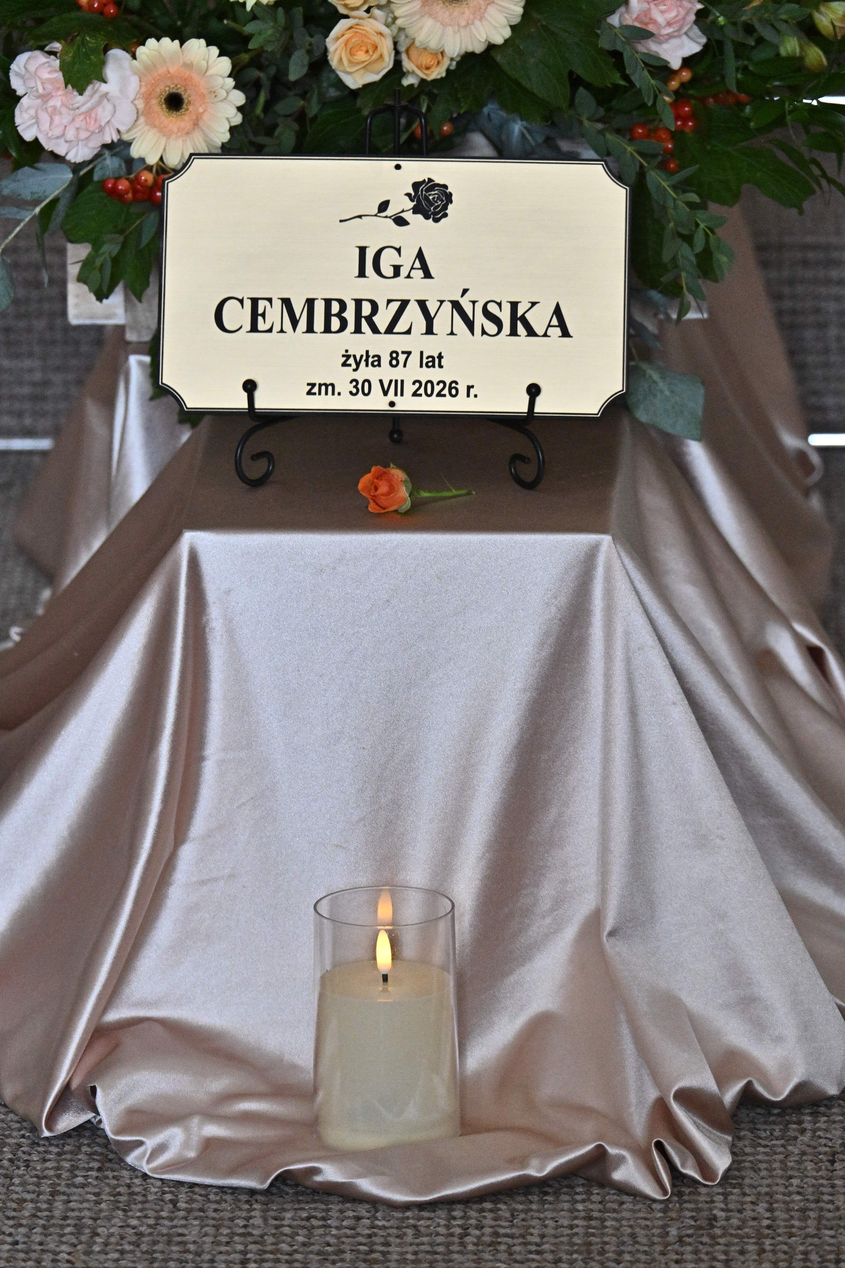Pogrzeb Igi Cembrzyńskiej. Tłumy żegnają wybitną aktorkę