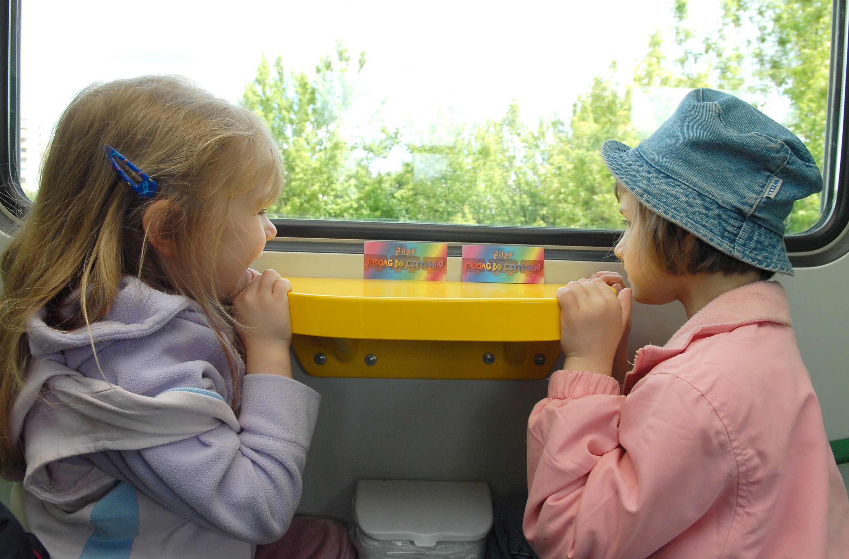 Kolejowy chaos przed świętami. Zlikwidowano tysiąc kursów, Polacy zostali na lodzie