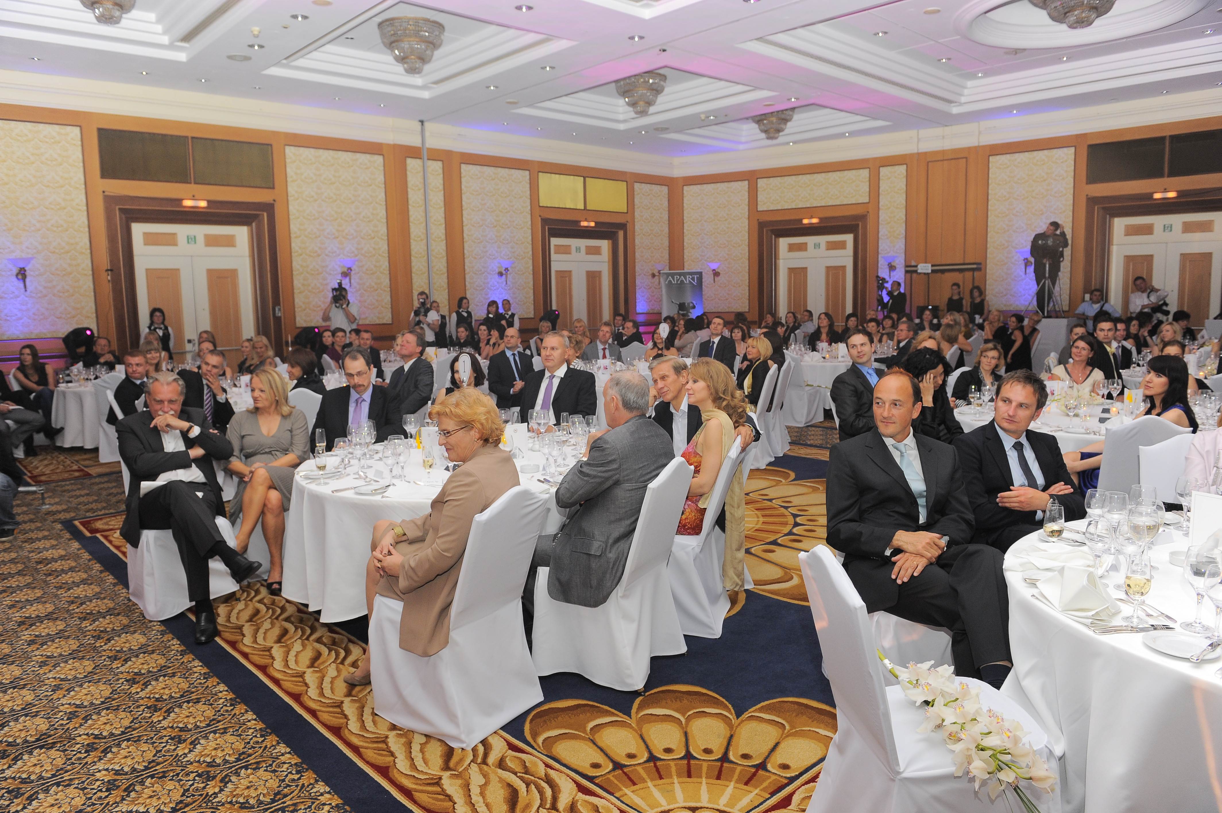 Awantura w hotelu. Weselnicy pobili się z gośćmi 18-stki