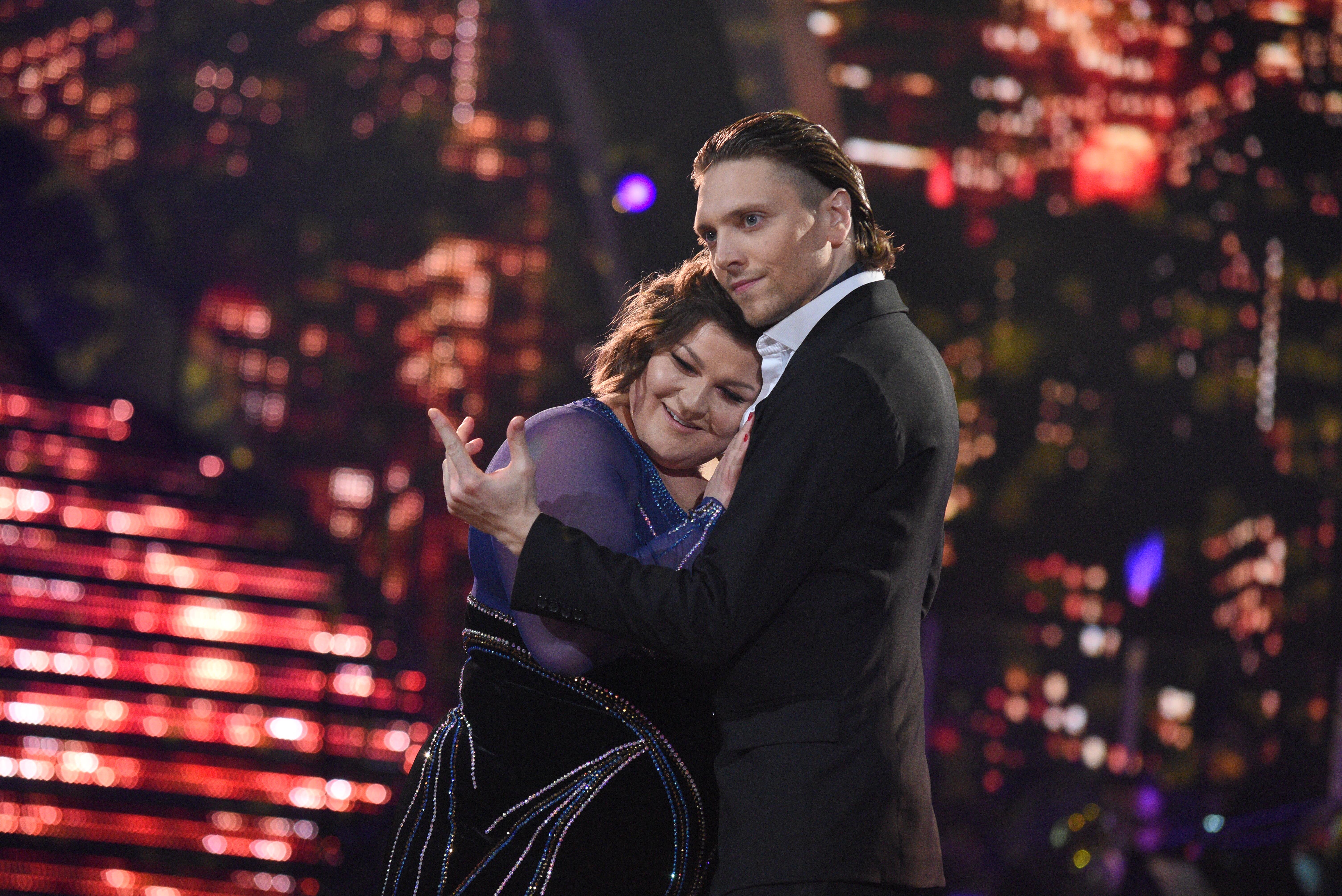 Nagła śmierć gwiazdy "TzG" wstrząsnęła Polską. „Mam nadzieję, że tańczysz tam w niebie”. Wspomnienie, które łamie serce