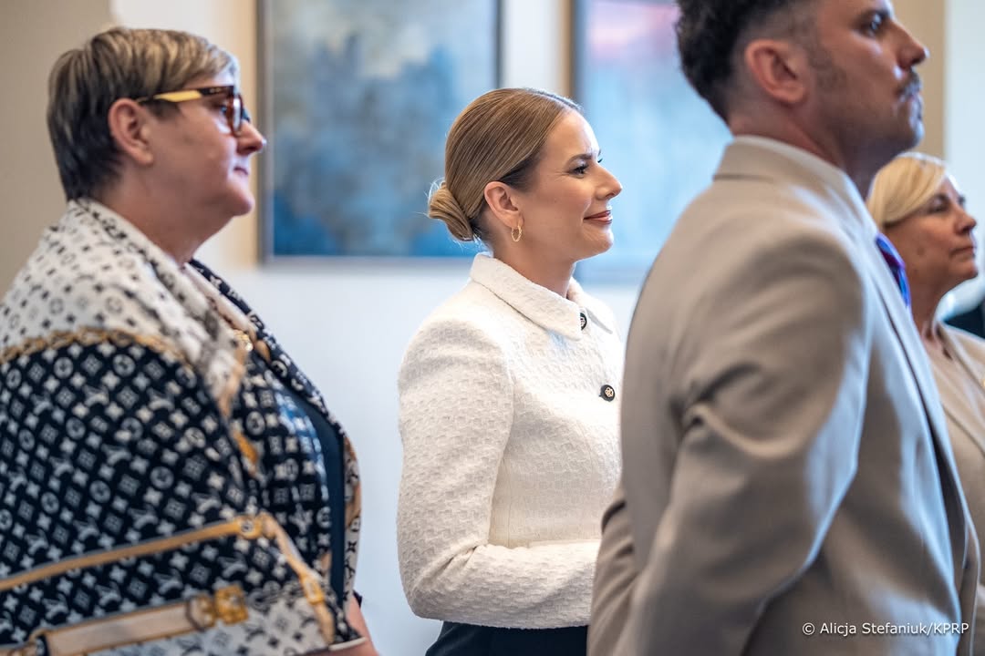 Wszyscy patrzą tylko na Martę Nawrocką. Odważna kreacja na czerwonym dywanie podzieliła internautów