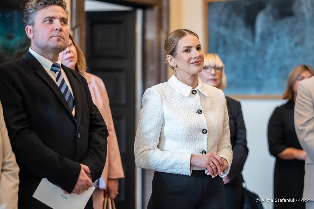 Wszyscy patrzą tylko na Martę Nawrocką. Odważna kreacja na czerwonym dywanie podzieliła internautów