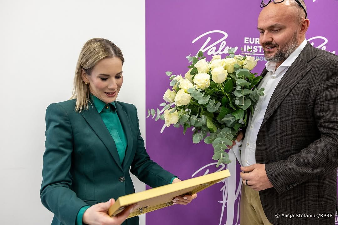 Marta Nawrocka założyła garnitur i się zaczęło. Szok! Ekspertka nie miała żadnych wątpliwości!