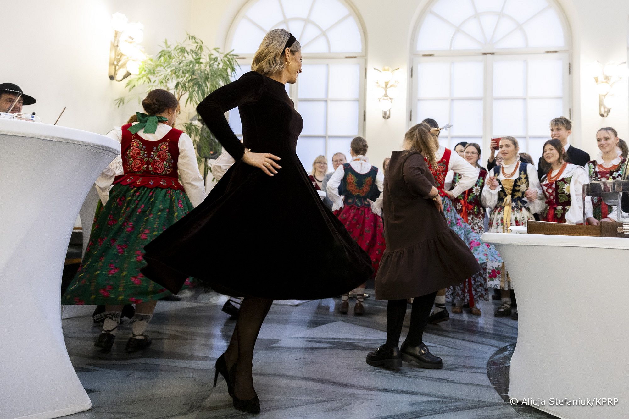 Oczy wszystkich zwrócone były na córkę Nawrockiego. Znowu skradła show