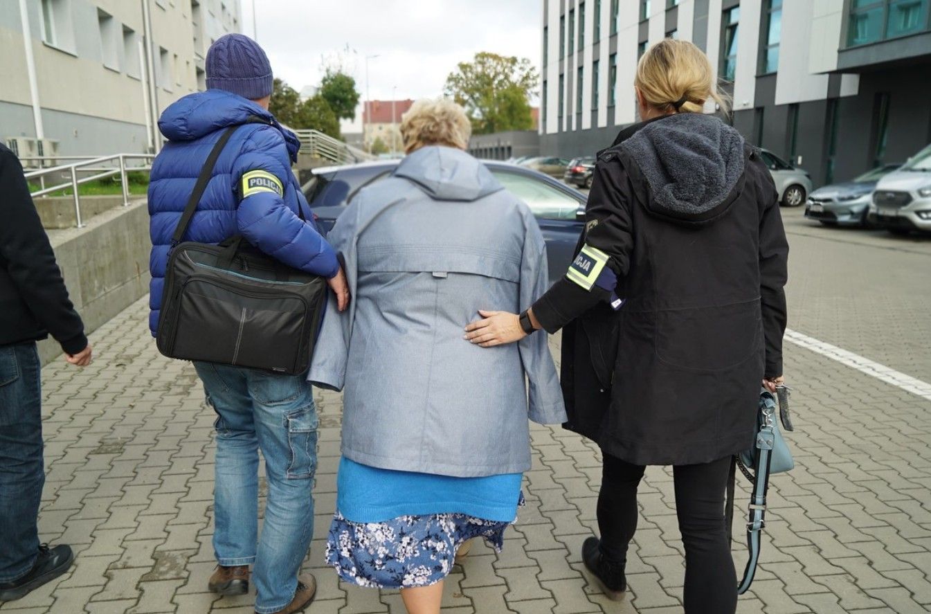 Wyłudziły prawie 40 mln zł z dotacji oświatowych. Dyrektorki polskich szkół zatrzymane