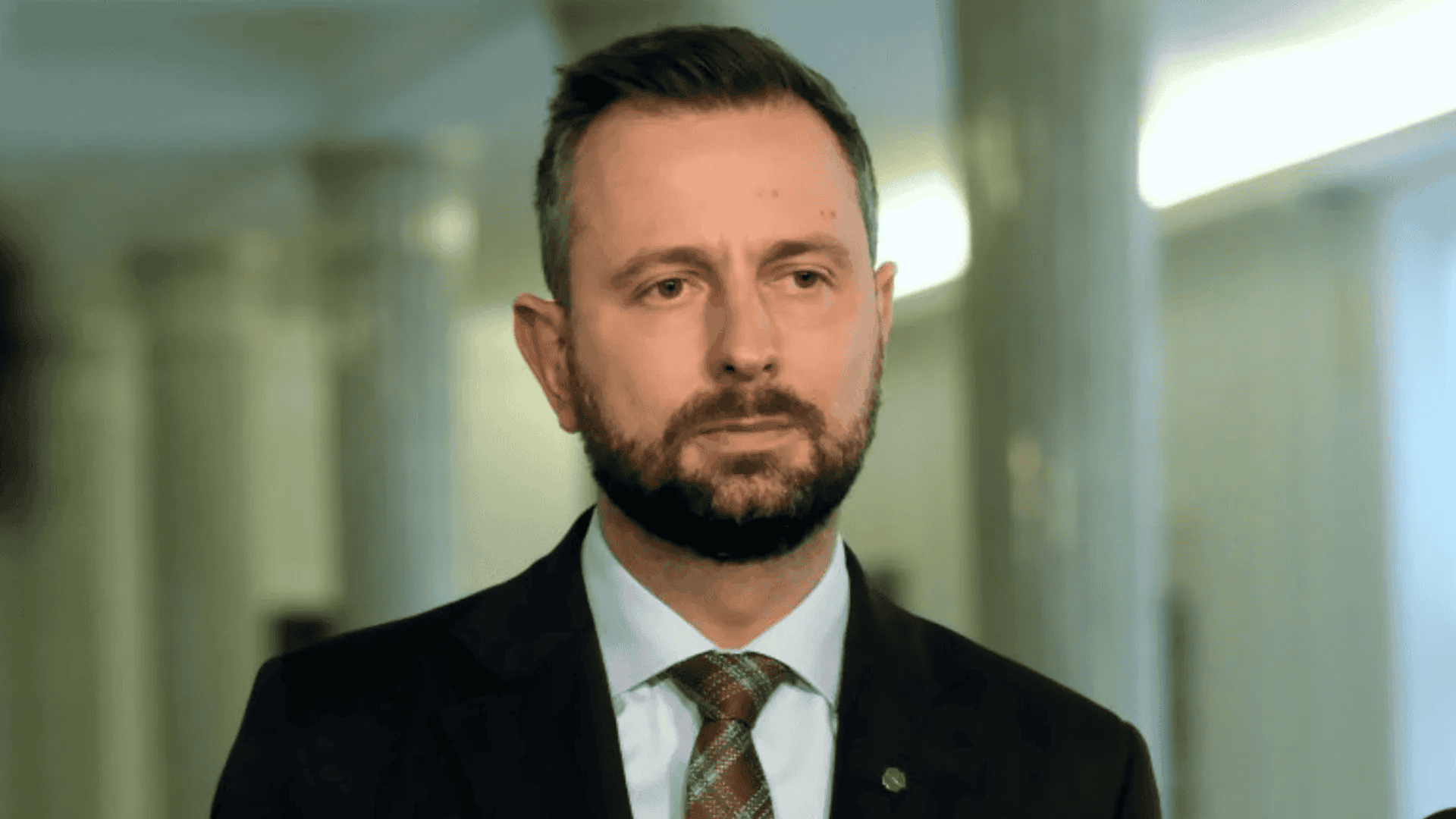 "Adwersarz przygotowuje się do wojny". Generał ostrzega