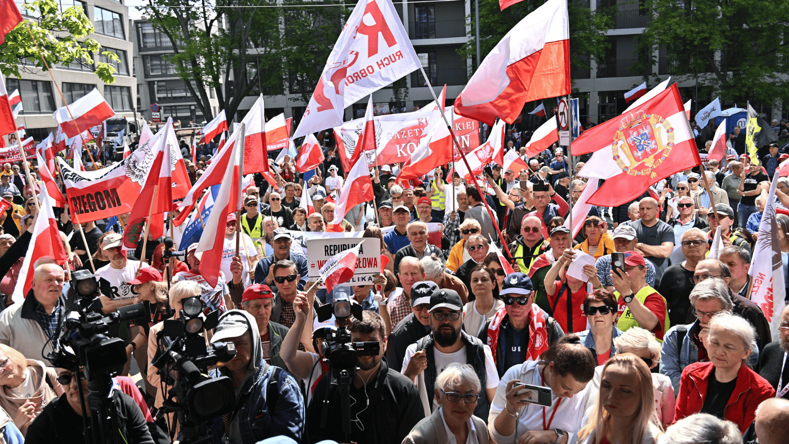 Sakiewicz zjawił się w prokuraturze. Zdumiewające, co ze sobą przyniósł