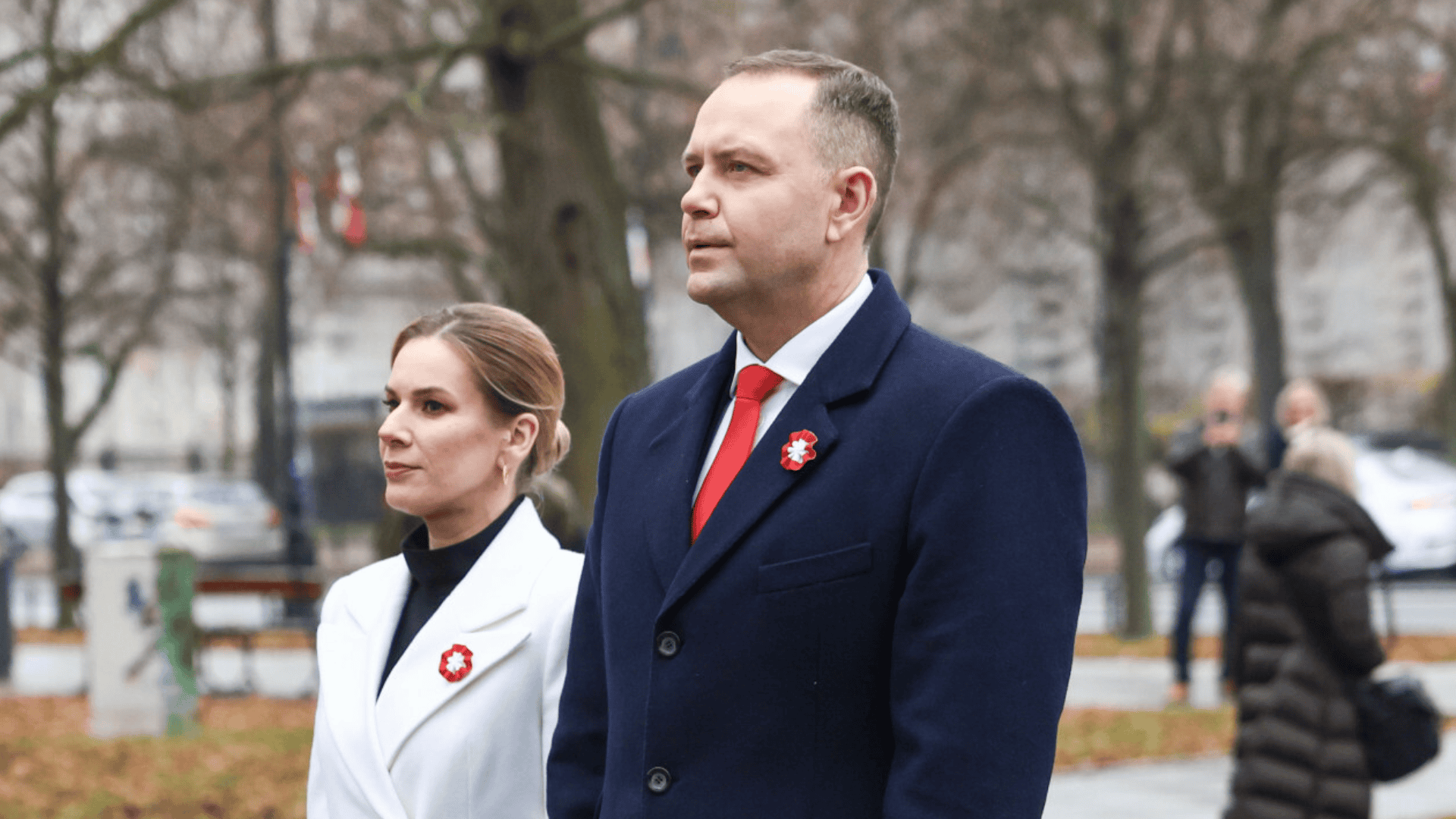 Nawroccy zapozowali do zdjęcia i się zaczęło. Gest pierwszej damy wywołał burzę