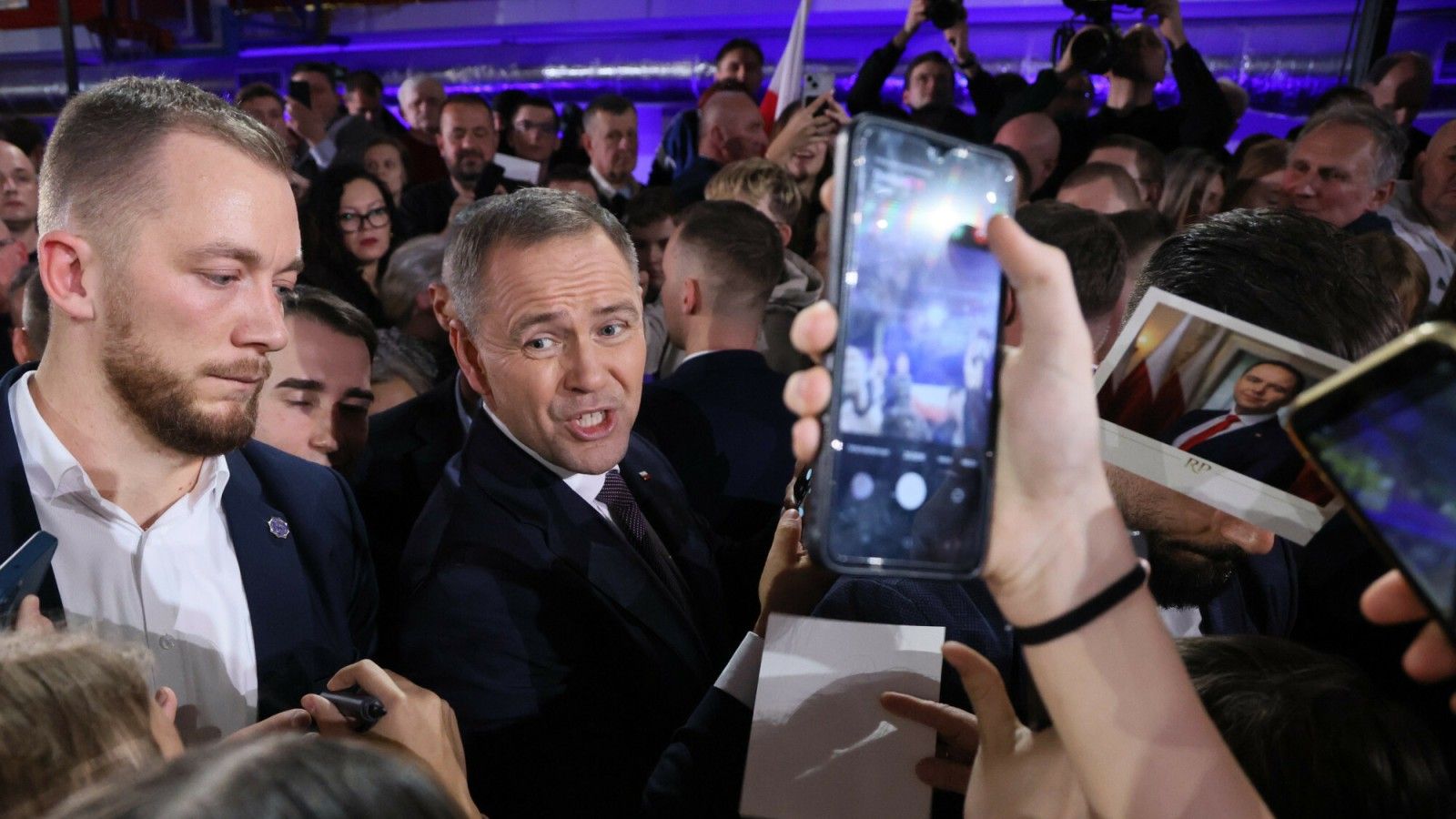 Rumuni w kampanii Karola Nawrockiego. Kim są ludzie pracujący dla prezydenta?