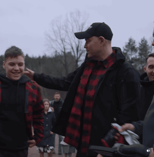 Zaskakująca stylizacja Nawrockiego. Tak pojechał po choinkę