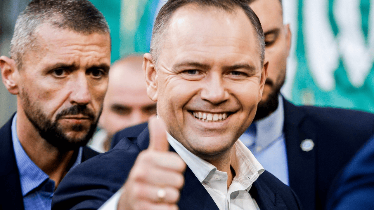 Niesłychane, co na meczu Lechii zrobił Nawrocki. Kamery wyłapały wymowny gest