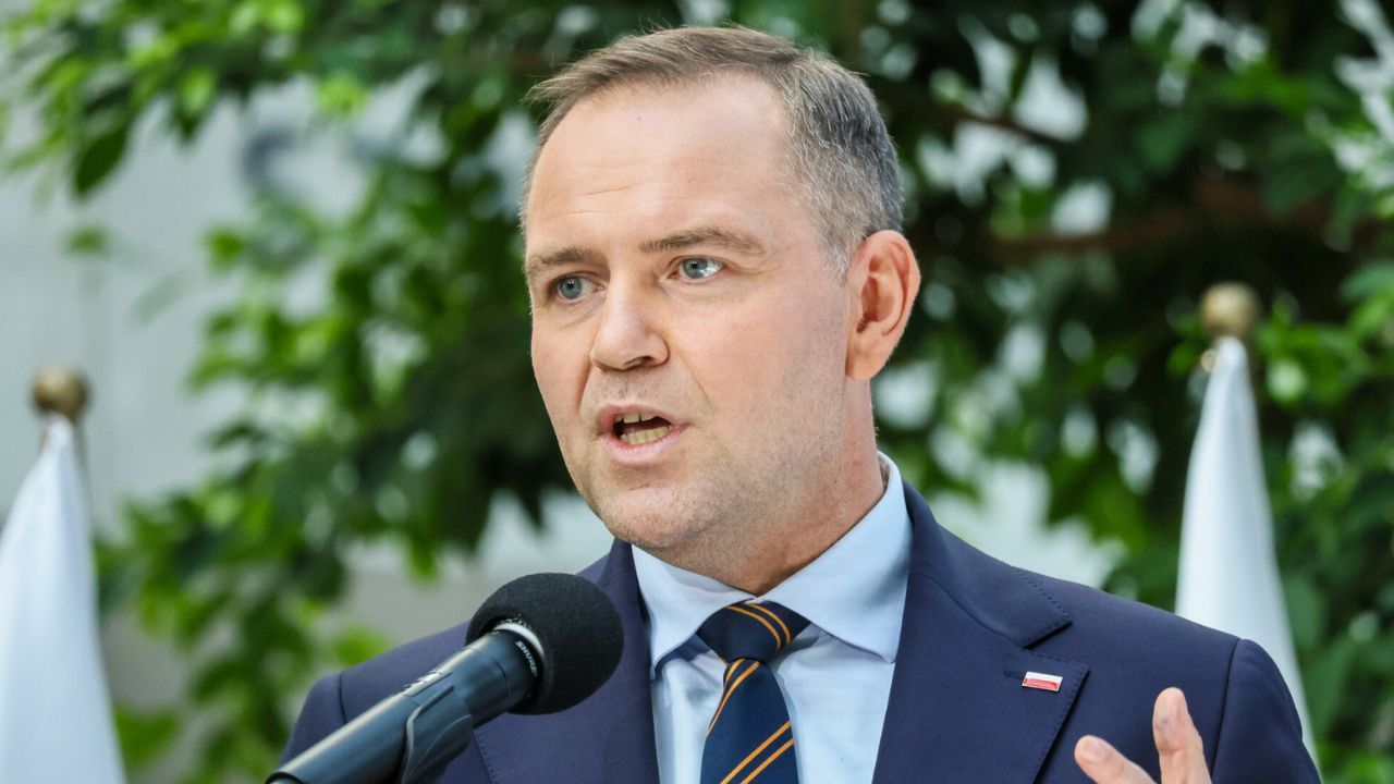 Karol Nawrocki bon