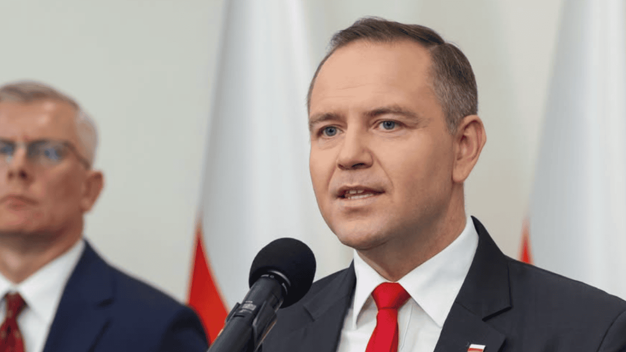 Skandaliczne sceny na mszy z udziałem Nawrockiego. Służby musiały interweniować