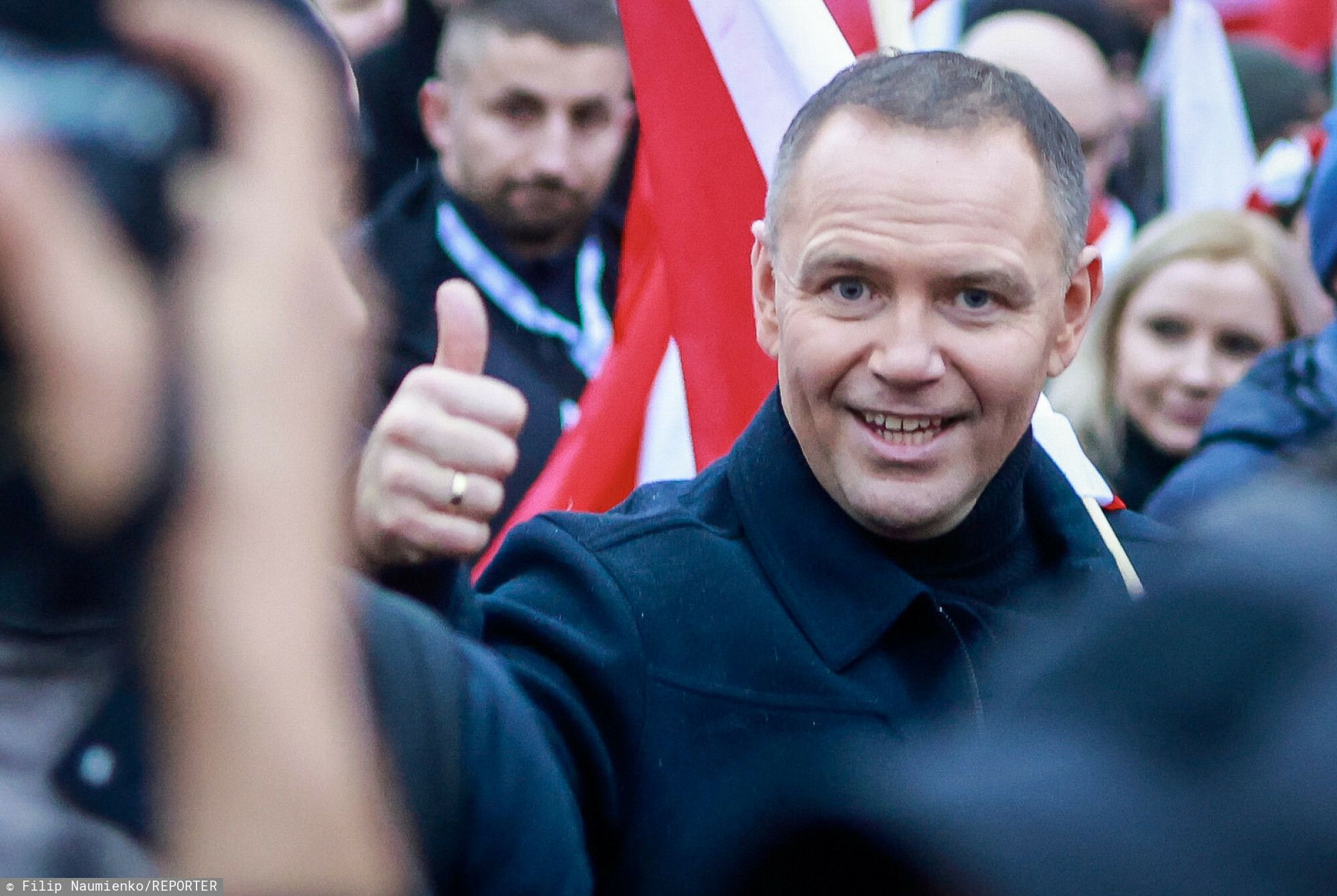 Nawroccy zapozowali do zdjęcia i się zaczęło. Gest pierwszej damy wywołał burzę