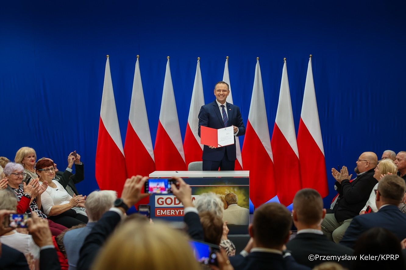 Seniorzy mogą dostać potężny dodatek. Nawrocki właśnie to ogłosił 