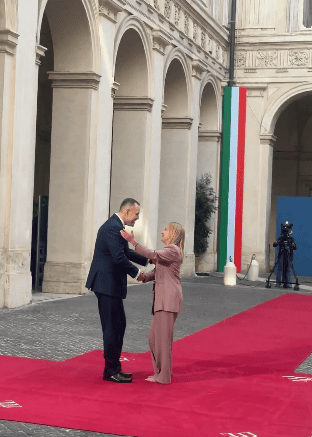 Ale sceny we Włoszech! Rzuciła się do pocałunków z Nawrockim